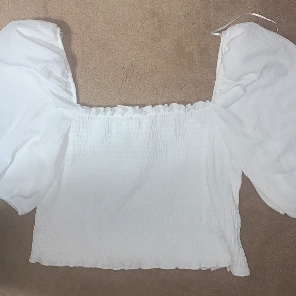 H&M white cropped smocked/ruched puff sleeve blouse - Picture 5 of 8